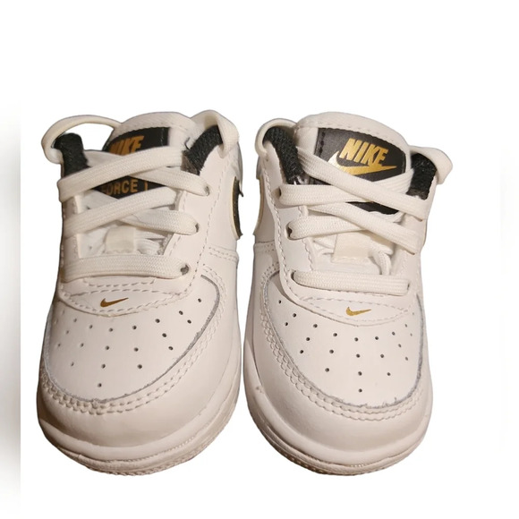 Baby Nike Air Force 1 LV8 Low White Black Metallic Gold Toddler Size 4 DM3387 - Picture 5 of 7